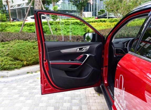 长安CS55 2018款 1.5T 自动炫智型 国V 车厢座椅   前门板