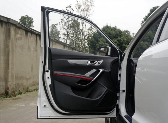 长安CS55 2018款 1.5T 手动炫动型 国V 车厢座椅   前门板