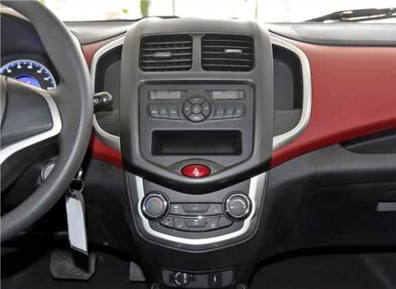 奔奔EV 2018款 EV260 标准型 中控类   中控台