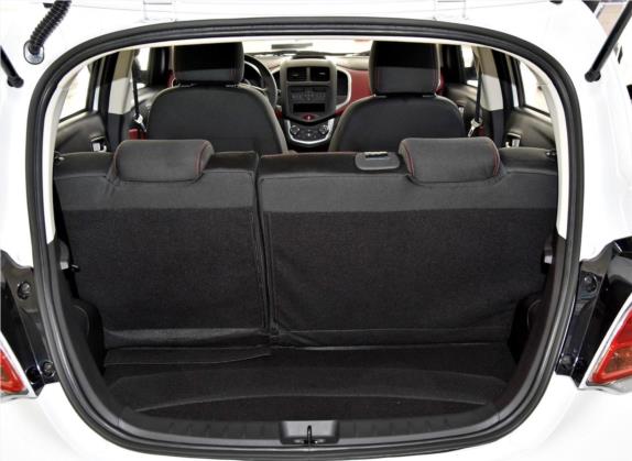 奔奔EV 2018款 EV260 标准型 车厢座椅   后备厢