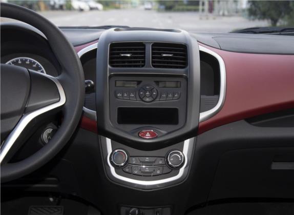 奔奔EV 2019款 改款 EV360 标准型 中控类   中控台