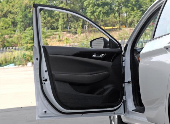 逸动DT 2018款 1.6L 手动安享型 车厢座椅   前门板