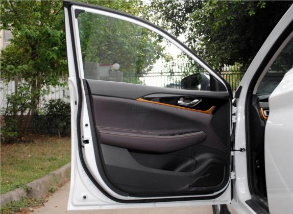逸动DT 2018款 1.6L 自动悦享型 车厢座椅   前门板