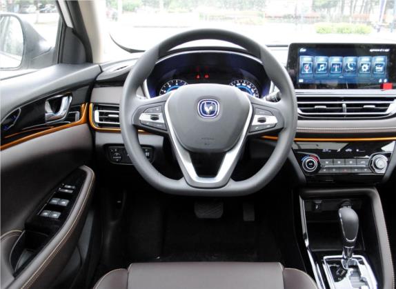 逸动DT 2018款 1.6L 自动智享型 中控类   驾驶位