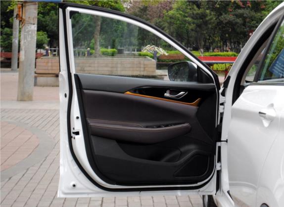 逸动DT 2018款 1.6L 自动智享型 车厢座椅   前门板