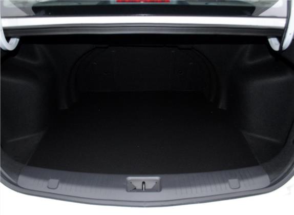 逸动DT 2018款 1.6L 手动舒享型 车厢座椅   后备厢