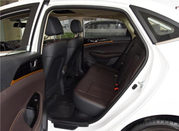 逸动DT 2019款 1.6L 手动优享型 国VI 车厢座椅   后排空间