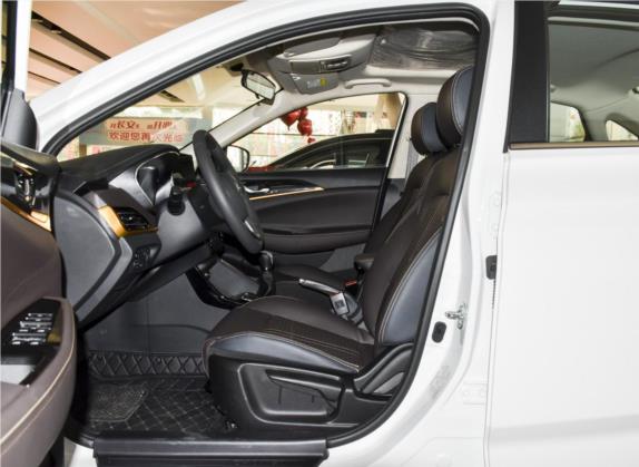 逸动DT 2019款 1.6L 手动优享型 国V 车厢座椅   前排空间