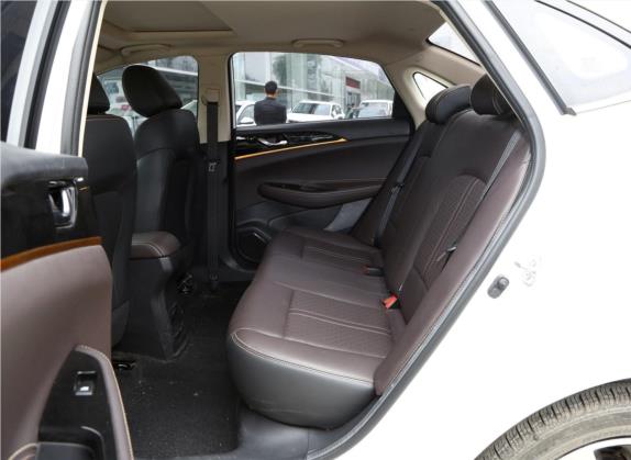 逸动DT 2019款 1.6L 手动尊享型 国V 车厢座椅   后排空间