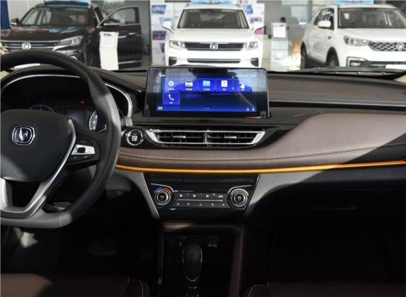 逸动DT 2019款 1.6L 自动智享型 国V 中控类   中控台