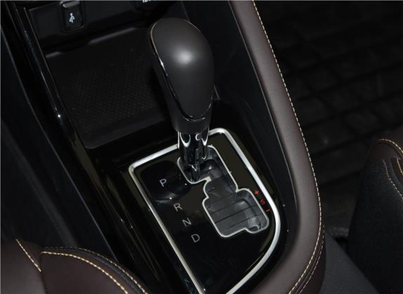 逸动DT 2019款 1.6L 自动智享型 国V 中控类   挡把