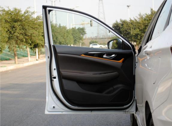 逸动DT 2019款 1.6L 自动尊享型 国VI 车厢座椅   前门板