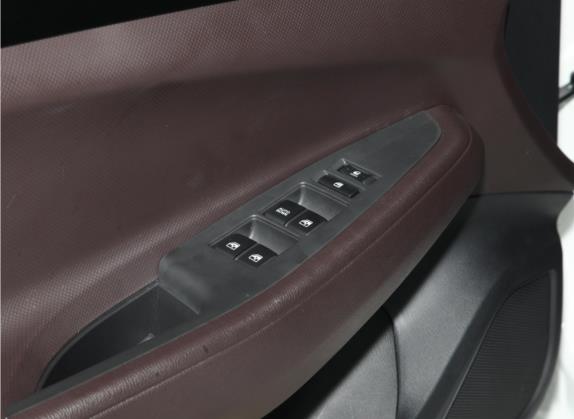 逸动DT 2021款 1.6L 手动豪华型 车厢座椅   门窗控制