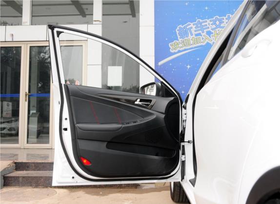 逸动XT 2013款 1.6L 手动致酷型 国V 车厢座椅   前门板