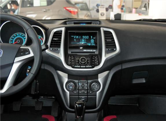 逸动XT 2013款 1.6L 手动俊酷型 国V 中控类   中控台