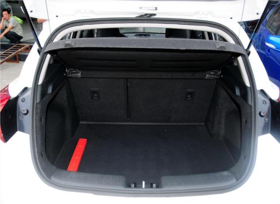 逸动XT 2013款 1.6L 自动俊酷型 国V 车厢座椅   后备厢