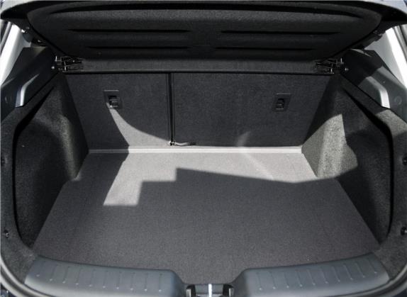 逸动XT 2013款 1.5T 自动炫酷型 车厢座椅   后备厢