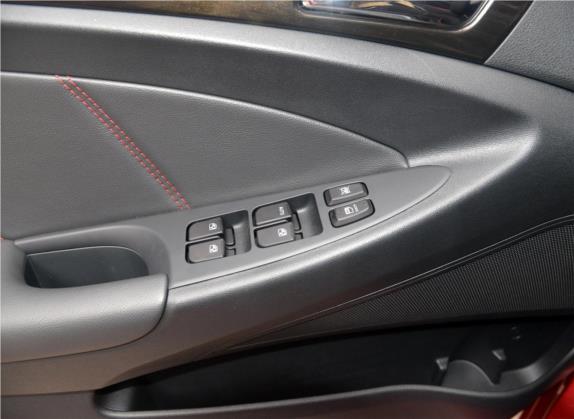 逸动XT 2015款 1.5T 自动劲酷型 车厢座椅   门窗控制