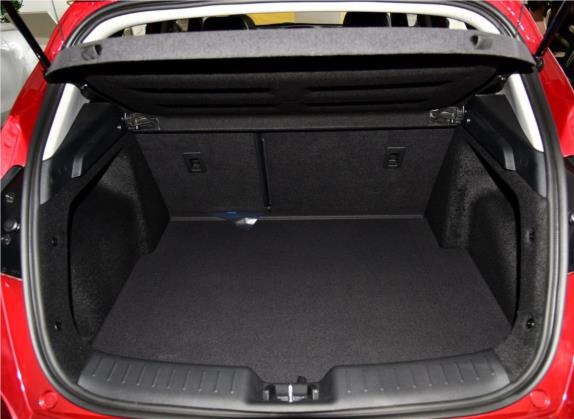 逸动XT 2015款 1.6L 手动俊酷型 国IV 车厢座椅   后备厢