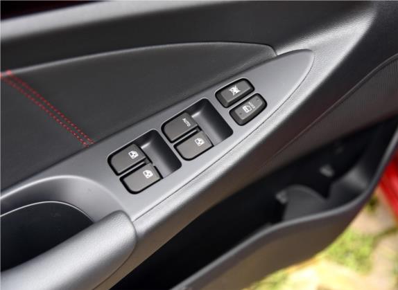 逸动XT 2015款 1.6L 自动俊酷型 国V 车厢座椅   门窗控制