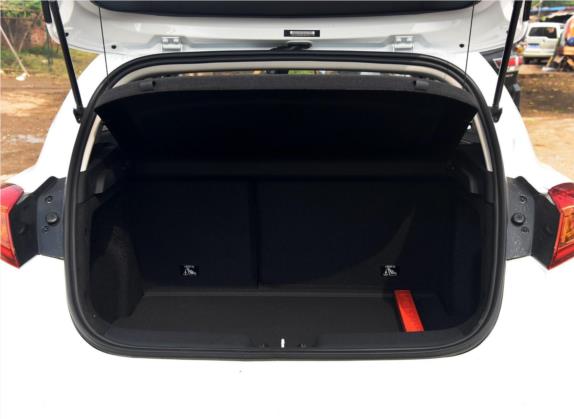 逸动XT 2016款 1.6L 自动俊酷型 车厢座椅   后备厢