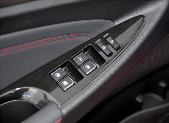 逸动XT 2017款 RS 1.5T DCT锐动型 车厢座椅   门窗控制