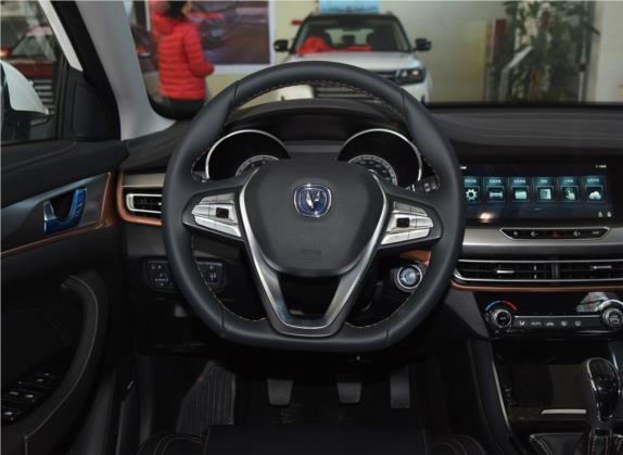 逸动XT 2019款 1.6L GDI 手动风潮型 国VI 中控类   驾驶位
