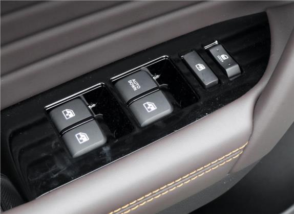 长安CS35PLUS 2018款 1.6L 手动悦联版 国V 车厢座椅   门窗控制