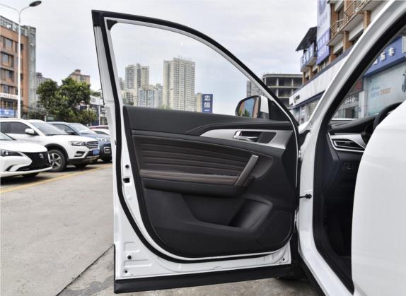 长安CS35PLUS 2019款 1.6L 手动畅联版 车厢座椅   前门板