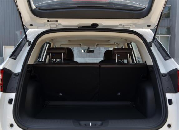 长安CS35PLUS 2019款 1.6L 自动悦联升级版 车厢座椅   后备厢