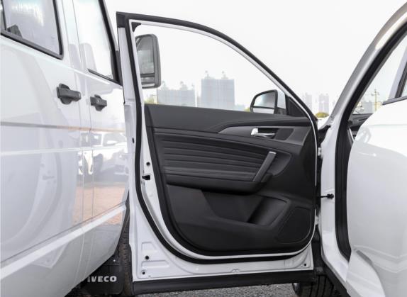 长安CS35PLUS 2021款 荣耀百万版 1.6L 手动精英版 车厢座椅   前门板