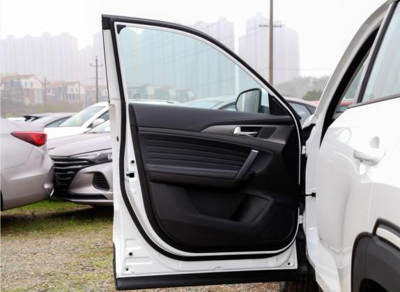 长安CS35PLUS 2021款 荣耀百万版 1.6L 手动豪华版 车厢座椅   前门板