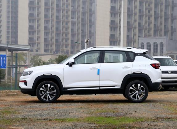 长安CS35PLUS 2021款 荣耀百万版 1.6L 手动豪华版 外观   正侧