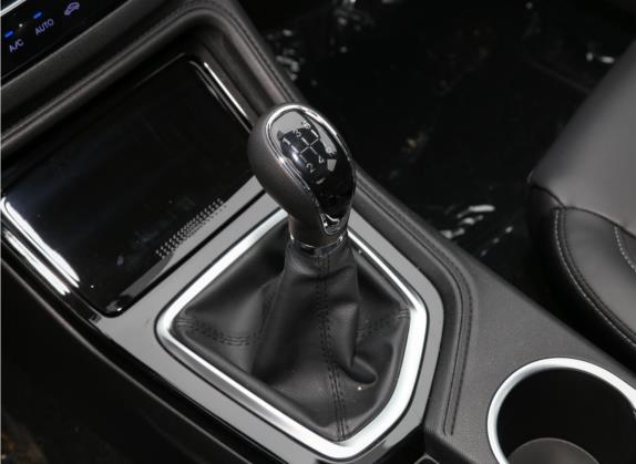 长安CS35PLUS 2021款 荣耀百万版 1.6L 手动豪华版 中控类   挡把