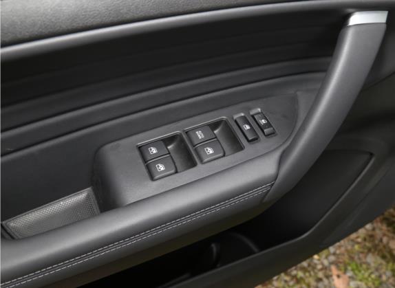 长安CS35PLUS 2021款 荣耀百万版 1.6L 手动豪华版 车厢座椅   门窗控制