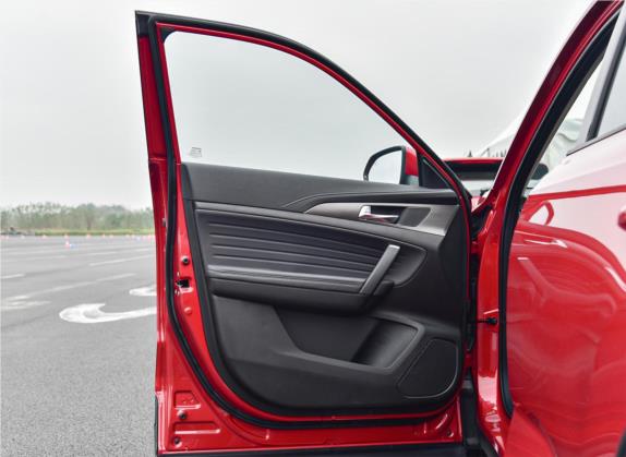 长安CS35PLUS 2021款 荣耀百万版 1.6L CVT豪华版 车厢座椅   前门板