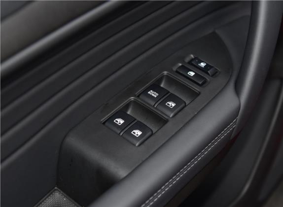 长安CS35PLUS 2021款 荣耀百万版 1.6L CVT豪华版 车厢座椅   门窗控制