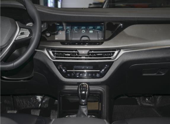 长安CS35PLUS 2021款 改款 荣耀百万版 1.6L 手动豪华版 中控类   中控台