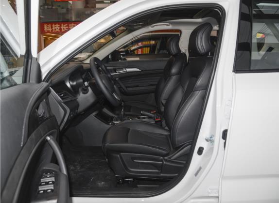 长安CS35PLUS 2021款 改款 荣耀百万版 1.6L 手动豪华版 车厢座椅   前排空间