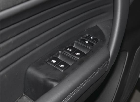 长安CS35PLUS 2021款 改款 荣耀百万版 1.6L 手动豪华版 车厢座椅   门窗控制