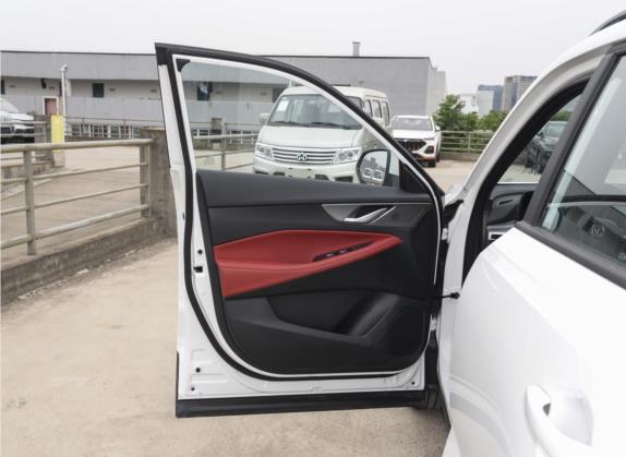 长安CS35PLUS 2022款 蓝鲸NE 1.4T DCT尊贵型 车厢座椅   前门板