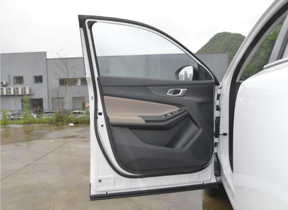 长安CS55PLUS 2022款 第二代 1.5T DCT尊享型 车厢座椅   前门板