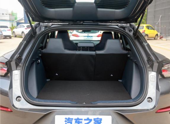 长安UNI-T 2020款 1.5T 豪华型 车厢座椅   后备厢