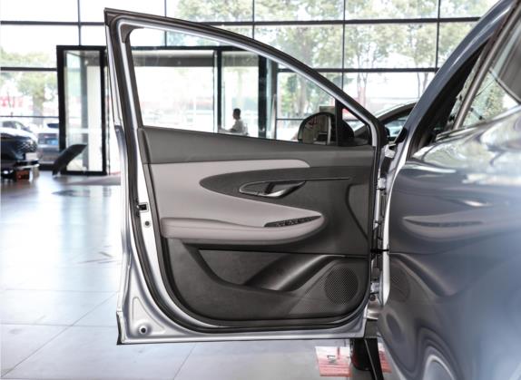 长安UNI-T 2022款 1.5T 尊贵型 车厢座椅   前门板
