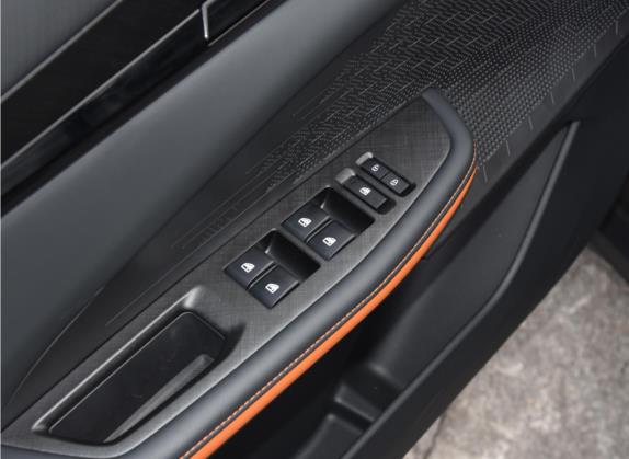 长安UNI-V 2022款 1.5T 智慧领航型 车厢座椅   门窗控制