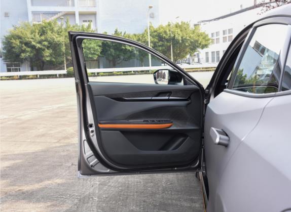 长安UNI-V 2022款 1.5T 运动版 车厢座椅   前门板