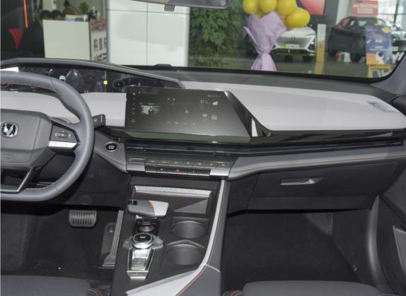 长安UNI-V 2022款 1.5T 卓越型 中控类   中控台
