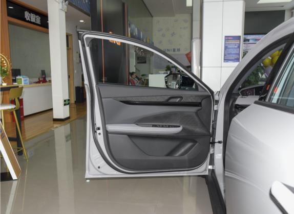 长安UNI-V 2022款 1.5T 卓越型 车厢座椅   前门板