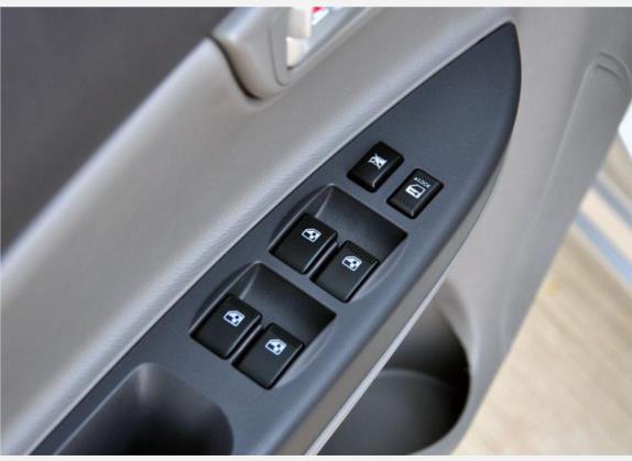 悦翔 2009款 三厢 1.5L 自动豪华型 车厢座椅   门窗控制