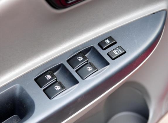 悦翔 2010款 两厢 1.5L 自动豪华型 车厢座椅   门窗控制